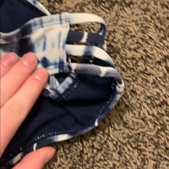 Bikini - Picture 2 of 3